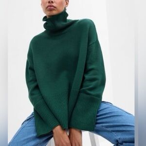 GAP 24/7 Split Hem Turtleneck Sweater in June Bug- XS